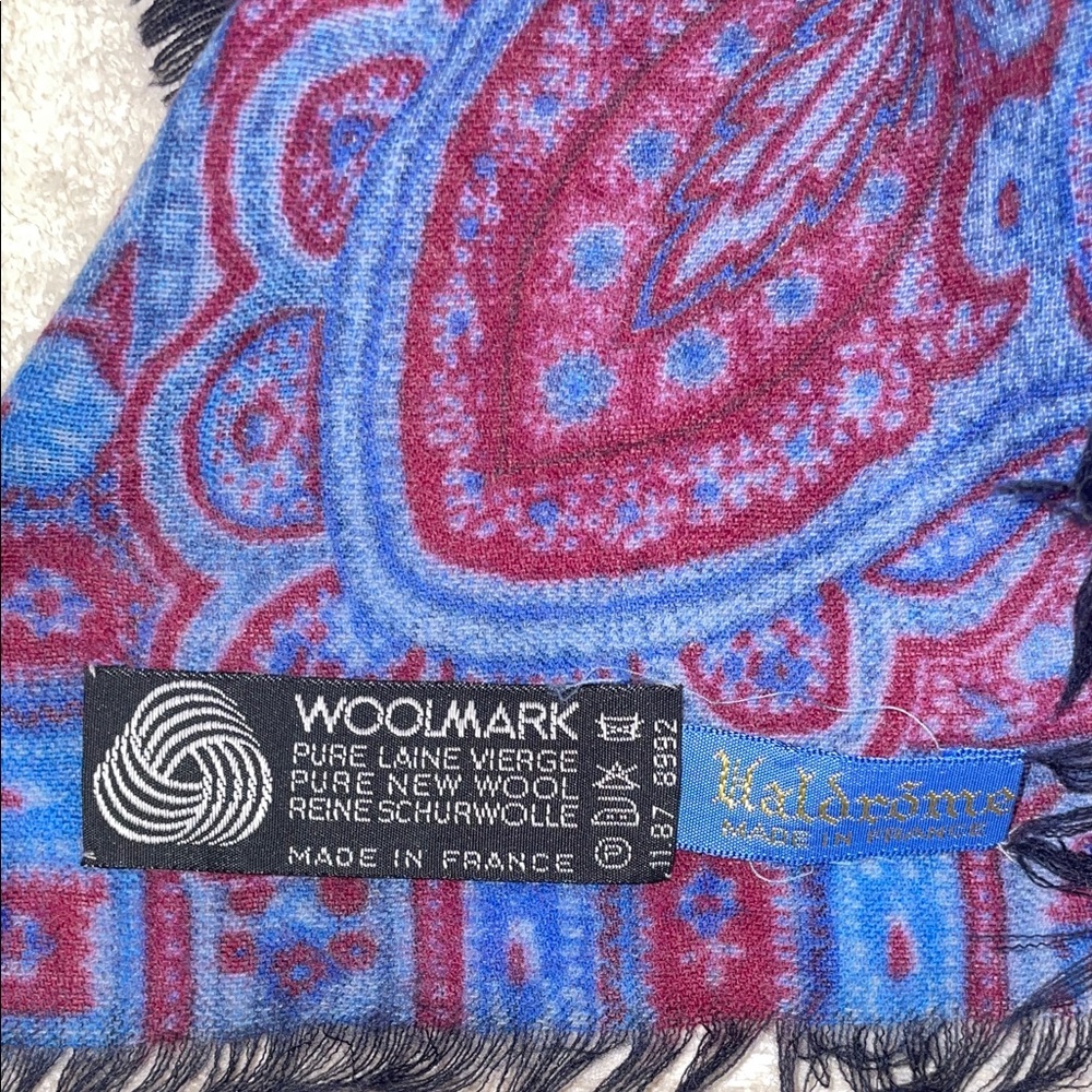 Elegant Paisley Scarf in Black, Blue and Pink - Picture 3 of 4